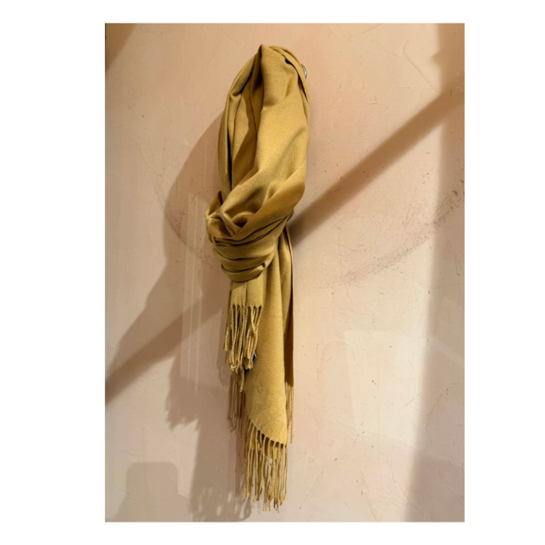 Lækkert blødt tørklæde i flot mint farve. Materiale: 30% cashmere 20% hør 50% viskose