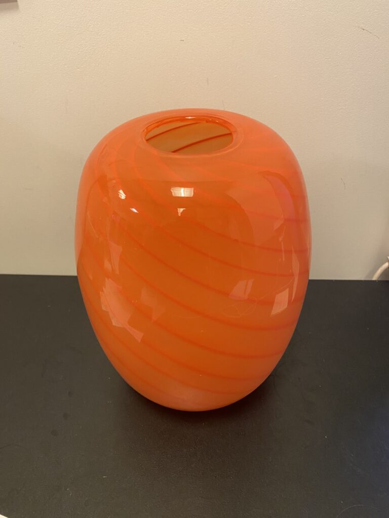 vase orange