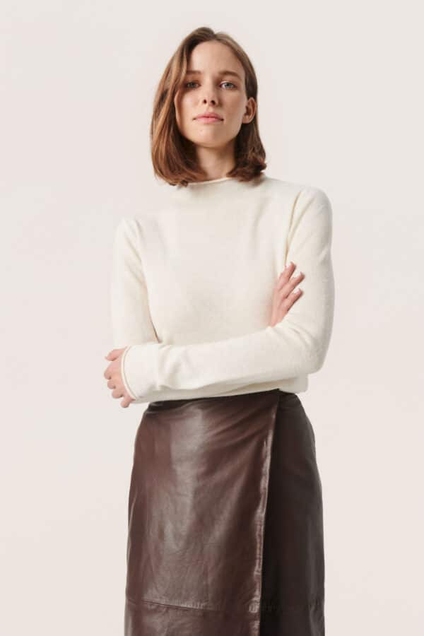 Molina strik soaked in Luxury