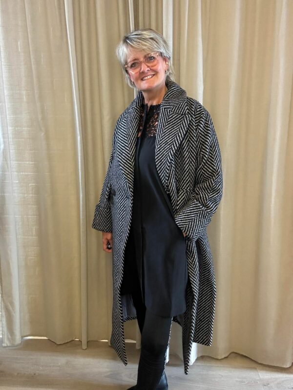 ZIG COAT - BLACK w. JET STREAM - Image 6