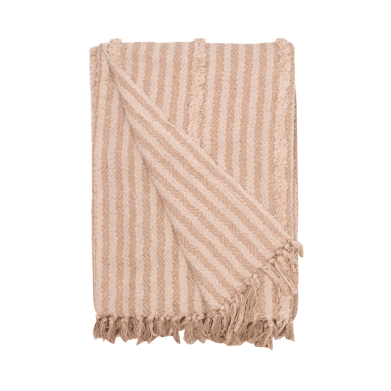 Lækkert tæppe i bomuld med mønster og frynser.  Tæppet er fra Au Maison.  