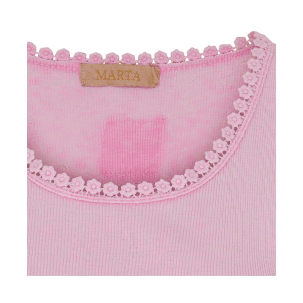 Elfrida rib top i rosa fra Marta