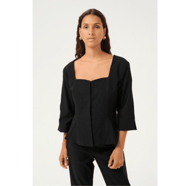 Viben blazer fra Karen by Simonsen er en smuk sort kort blazer