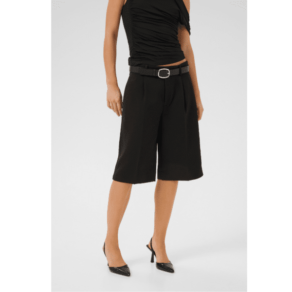 Yola sorte klassiske bermudashorts fra My Essential Wardrobe