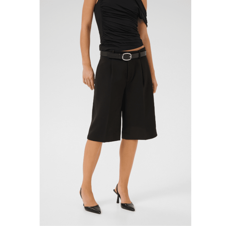 Yola sorte klassiske bermudashorts fra My Essential Wardrobe