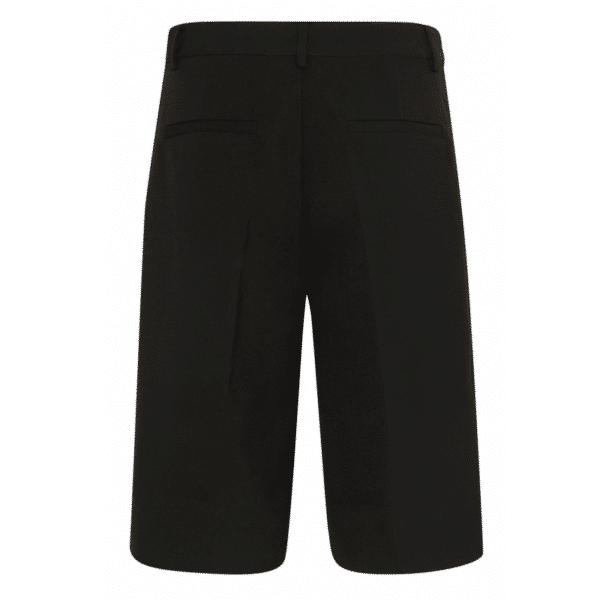 Yola sorte klassiske bermudashorts fra My Essential Wardrobe