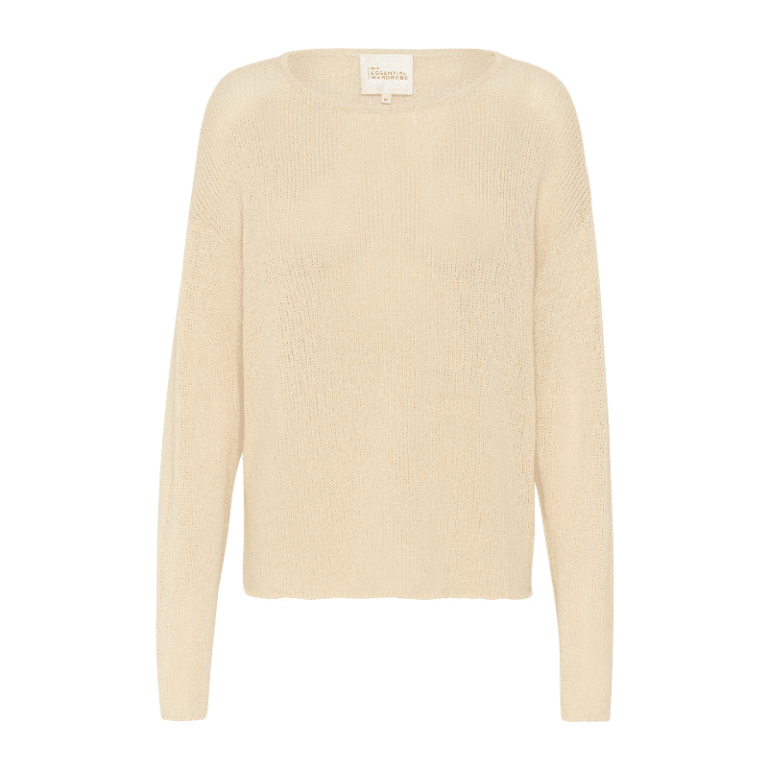 Diva strikket boxy beige strik i hør fra My Essential Wardrobe Strikken har rund hals og lange ærmer. En skøn sommerstrik.  Kvalitet: 74% Bomuld, 26% Hør  Farve: sort  Pasform: normal 