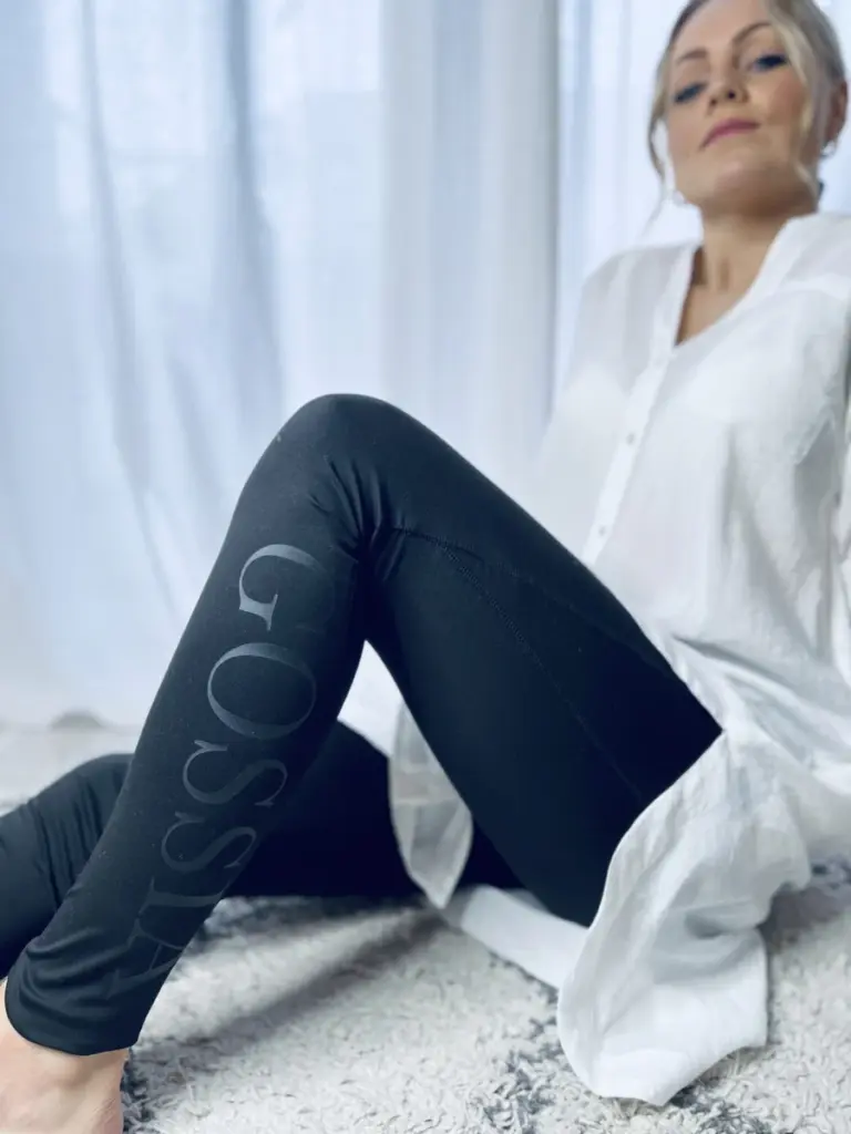 Jolina Go tights