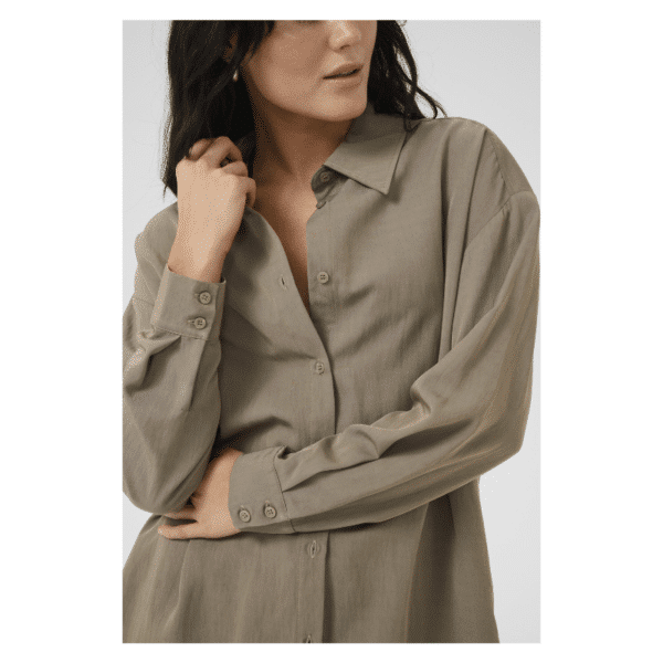 Gilda boxy skjorte fra My Essential Wardrobe.