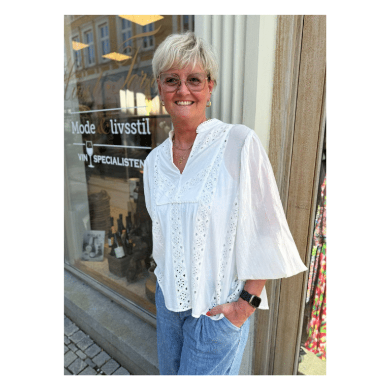 Vibe Go hvid skjorte med broderi anglaise detaljer fra Gossia