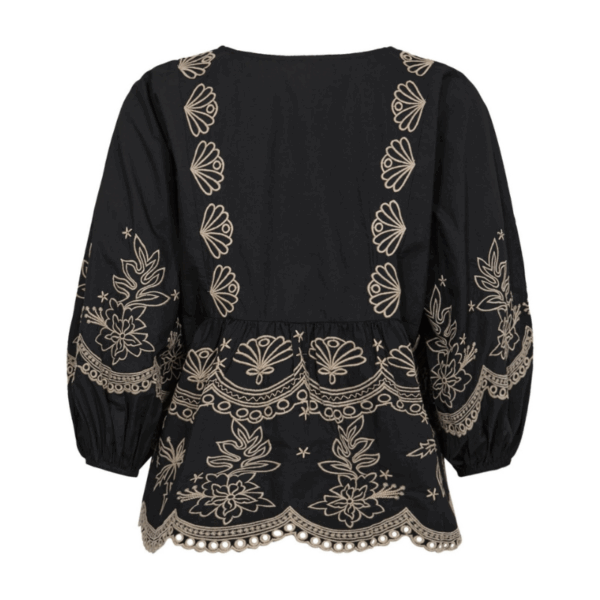 Sofja Go sort bluse med broderi fra Gossia