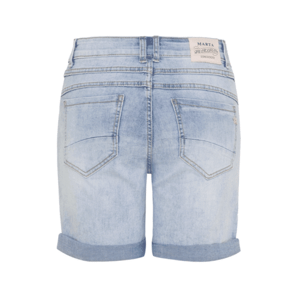 Mdc Inger shorts fra Marta du Chateau. Et par lækre denim shorts i en blød kvalitet med en smuk knapdetalje. 