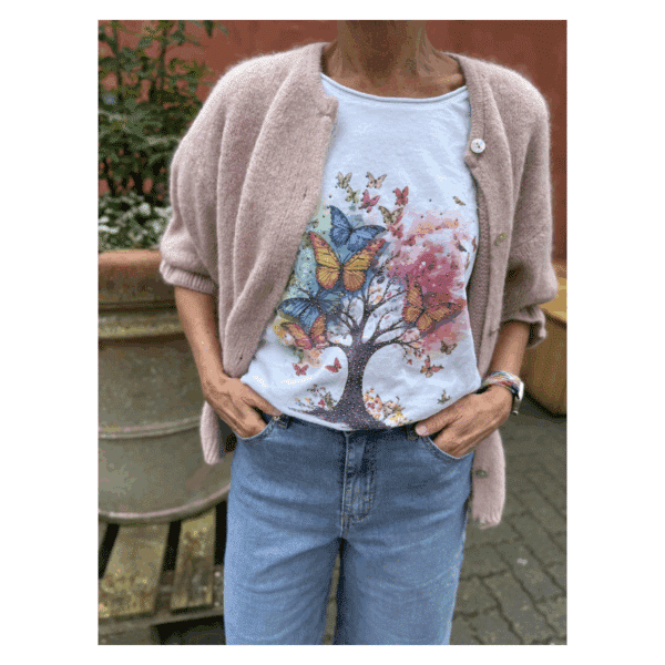 Mdc Marie T-shirt med korte ærmer fra Marta med fin glitter elefant. Denne populære t-shirt findes i flere forskellige. Farve: hvid S/M & L/XL Kvalitet: 100% bomuld