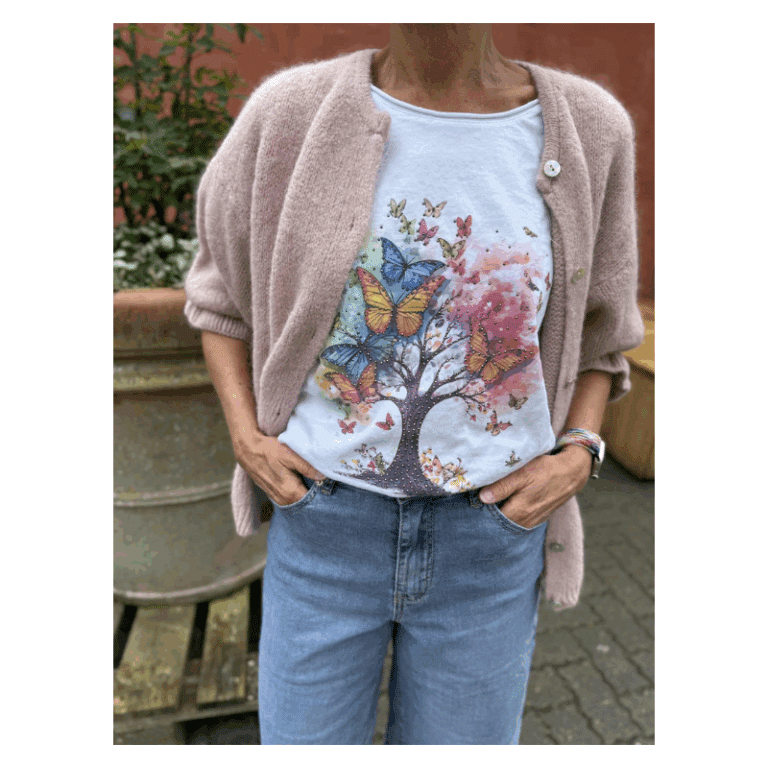 Mdc Marie T-shirt med korte ærmer fra Marta med fin glitter elefant. Denne populære t-shirt findes i flere forskellige. Farve: hvid S/M & L/XL Kvalitet: 100% bomuld