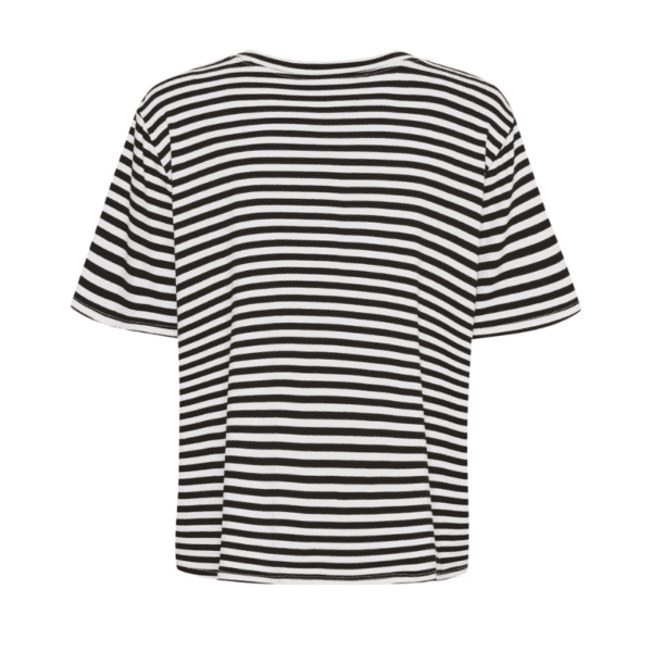 Mdc Enrica tee fra Marta du Chateau. En lækker blød stribet t-shirt med rund hals og korte ærmer. Farve: stribet blå / hvid S/M & L/XL Kvalitet: 97% Viscose, 3% Elastan