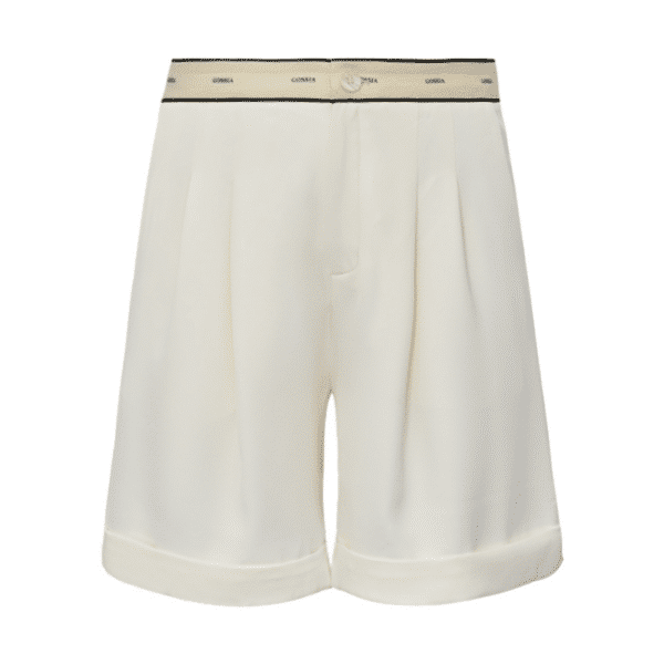 Sorella Go klassiske cremefarvet shorts med logo fra Gossia