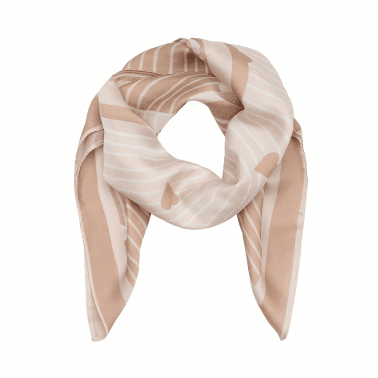 Mdc Juline tørklæde fra Marta du Chateau. En smukt tørklæde som findes i mange forskellige farver og print.  Kvalitet: 80% polyester 20% silke
