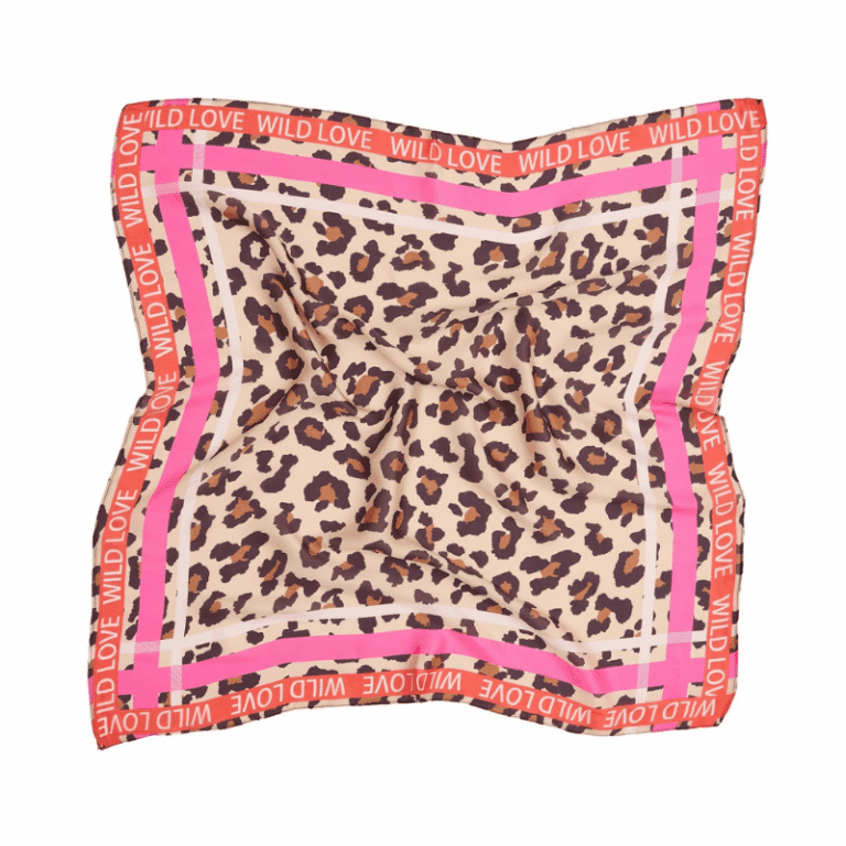 Mdc Juline tørklæde fra Marta du Chateau. En smukt tørklæde som findes i mange forskellige farver og print.  Kvalitet: 80% polyester 20% silke