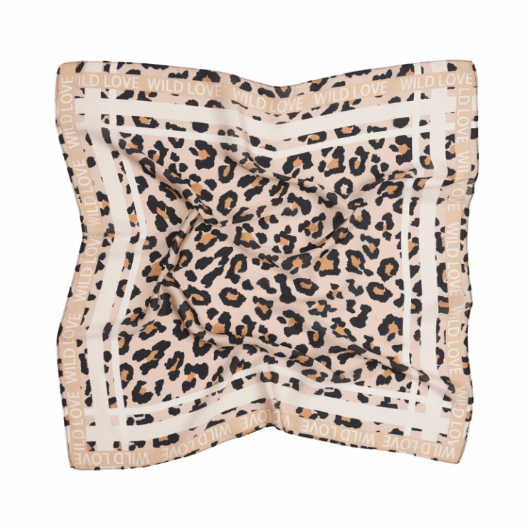 Mdc Juline tørklæde fra Marta du Chateau. En smukt tørklæde som findes i mange forskellige farver og print.  Kvalitet: 80% polyester 20% silke