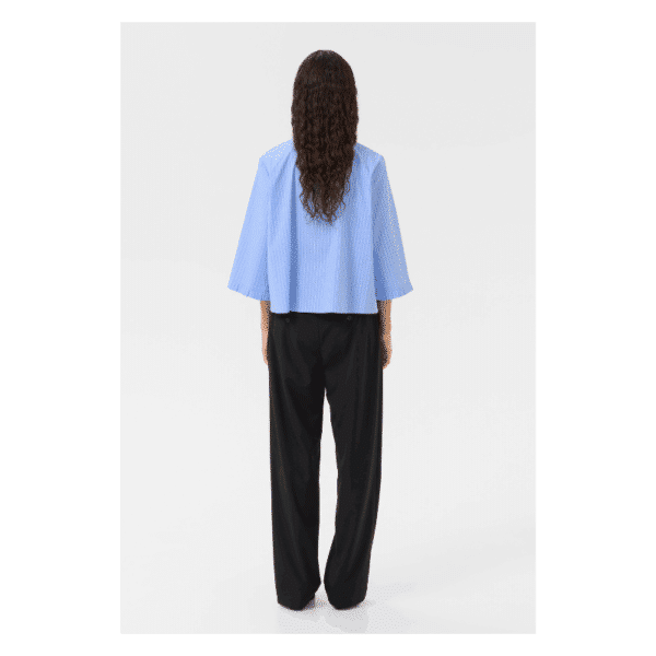 Amy Silke bluse fra Karen by Simonsen.