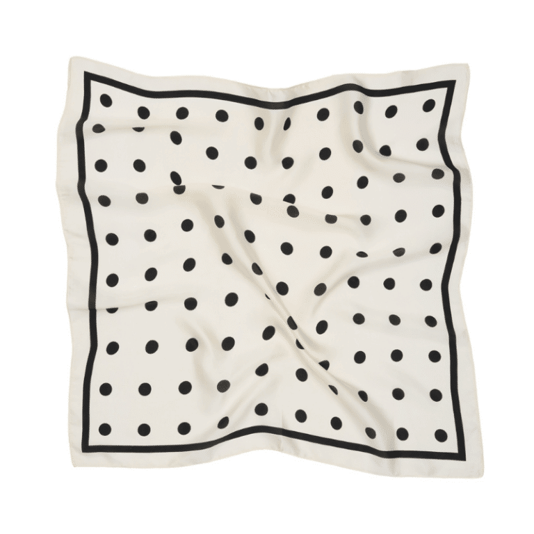 Mdc Juline tørklæde fra Marta du Chateau. En smukt tørklæde som findes i mange forskellige farver og print.  Kvalitet: 80% polyester 20% silke