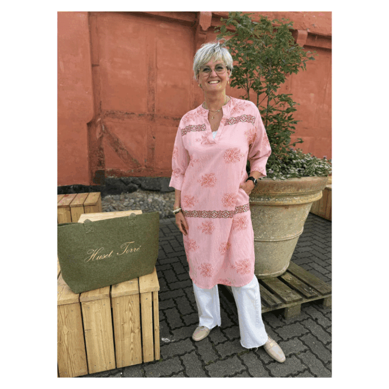 Betina rosa kjole fra Marta
