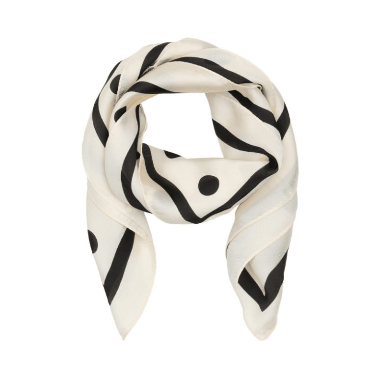 Mdc Juline tørklæde fra Marta du Chateau. En smukt tørklæde som findes i mange forskellige farver og print.  Kvalitet: 80% polyester 20% silke