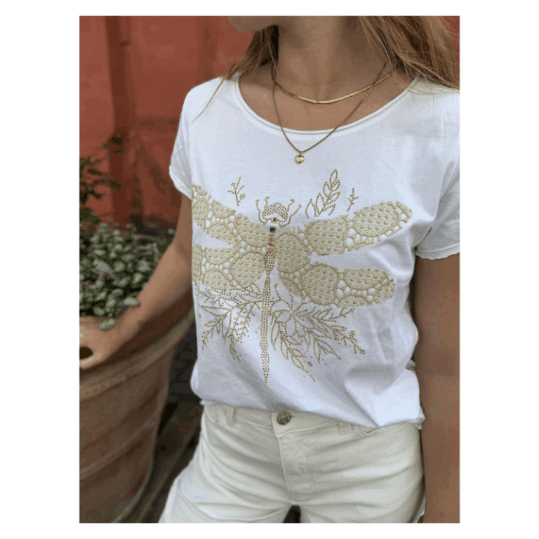 Mdc Marie T-shirt med korte ærmer fra Marta med fin glitter elefant. Denne populære t-shirt findes i flere forskellige. Farve: hvid S/M & L/XL  Kvalitet: 100% bomuld
