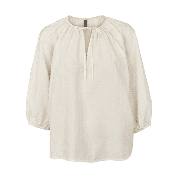 Summer bluse fra Prepair er en luftig og boheme-inspireret model med en løs pasform og et diskret stribet mønster. Den har en rund hals med bindebånd og 3/4-ærmer med elastik.