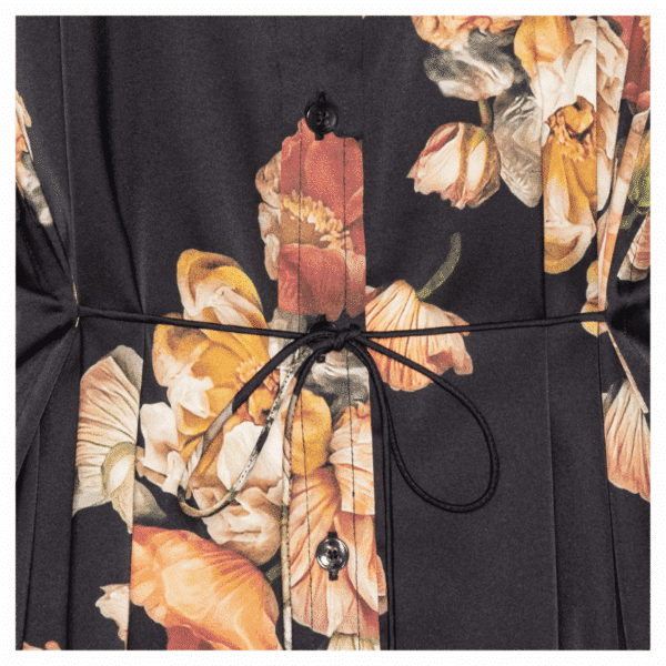 Edie skjorte fra Karmamia i et smukt blomster print.