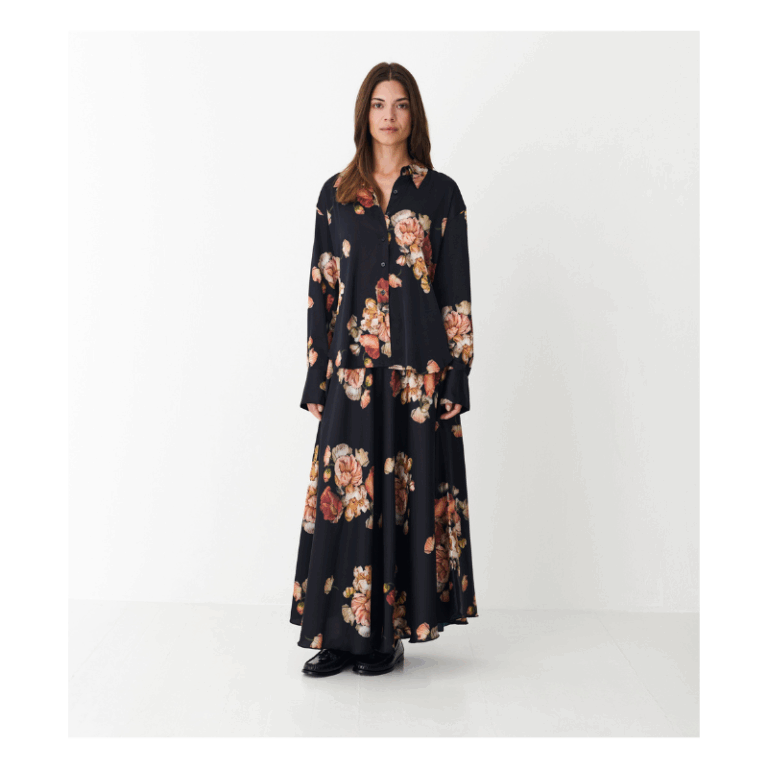 Edie skjorte fra Karmamia i et smukt blomster print.