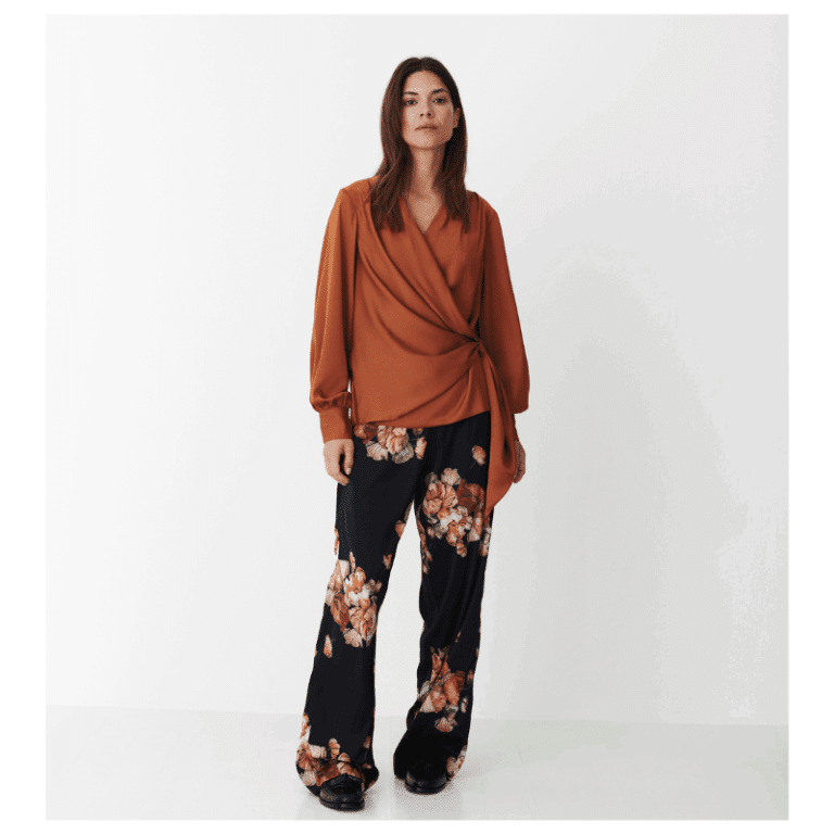 Lou bukser fra Karmamia i et smukt blomster print. 