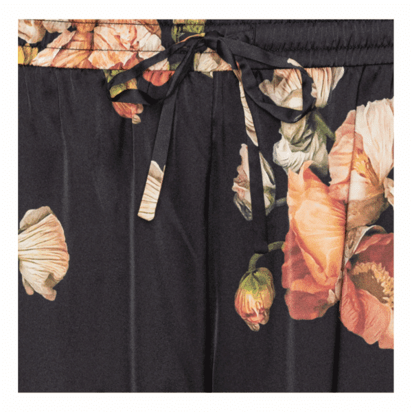 Lou bukser fra Karmamia i et smukt blomster print. 