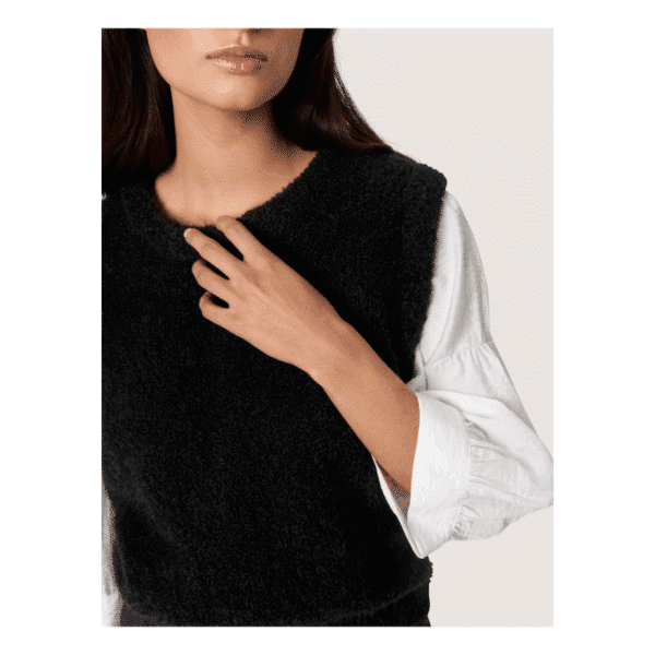 Amaris sort vest fra Soaked