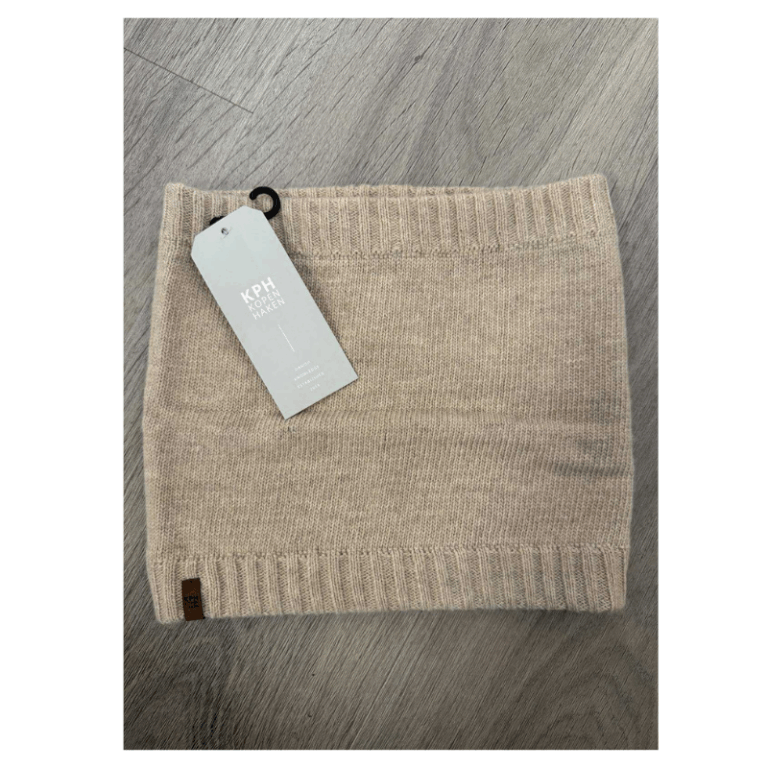 Paula strikket halsedisse fra Kopenhaken.  Findes i sort og beige.  Materiale: 55% polyamid 25%polyester 20% viskose