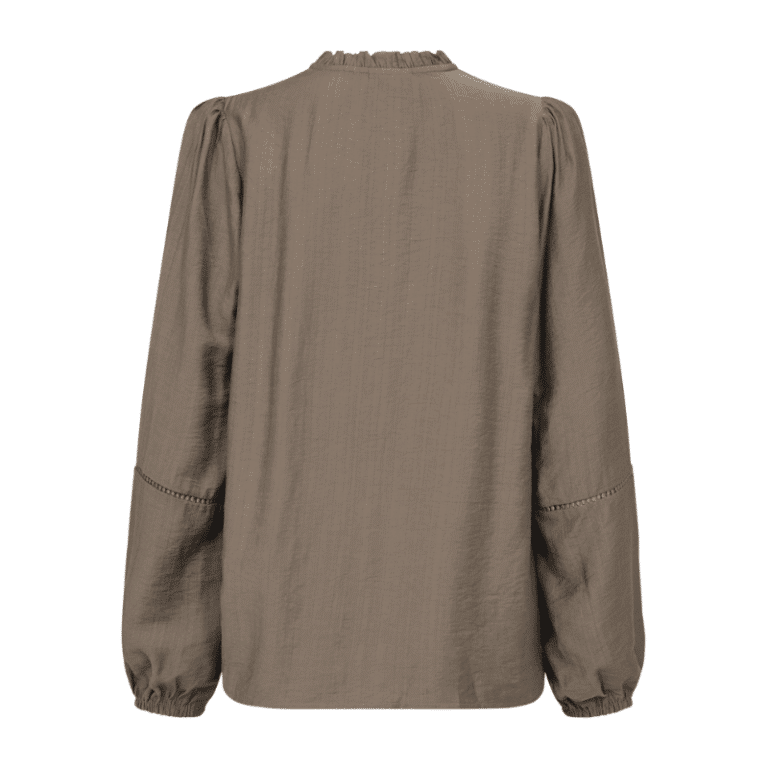 Antina bluse fra Freequent.