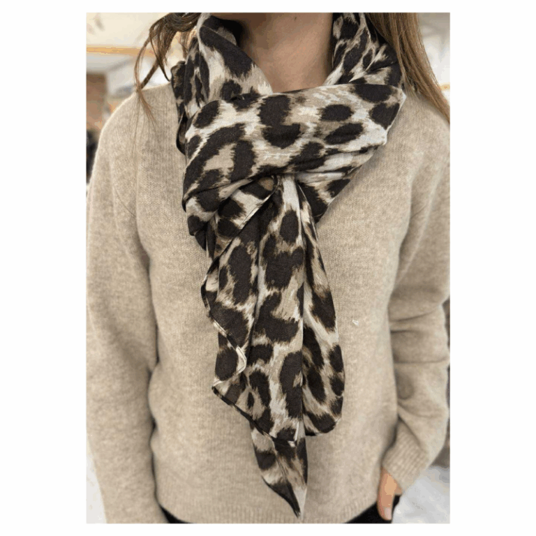 Det blødeste leo tørklæde fra Three M i beige og sort.