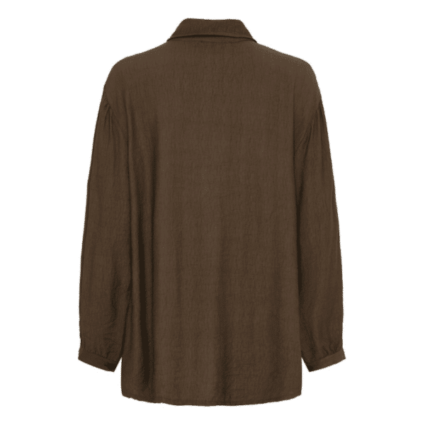 Lagoon skjorte fra Marta du Chateau. Elegant bluse fra Marta Du Château med fine detaljer. Blusen har en løs pasform og gennemgående knapper front. Den kan bruges til ethvert outfit.