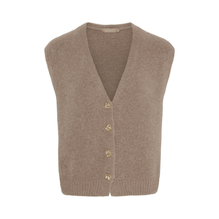 Mdc Amara Vest fra Marta du Chateau. Lækker strikket vest med v-udskæring og fine knapper.  Findes i brun, rosa og fango.  Kvalitet: 27% Baby Alpaca, 38% Poliamid, 22% Acryl, 10% Lana, 3% Elastan Størrelse: onesize