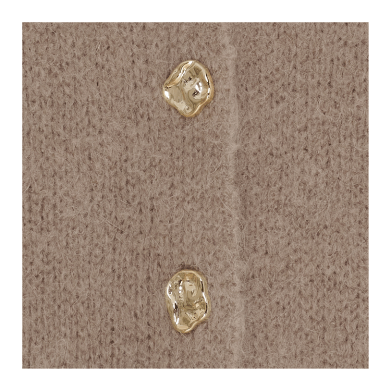 Mdc Amara Vest fra Marta du Chateau. Lækker strikket vest med v-udskæring og fine knapper.  Findes i brun, rosa og fango.  Kvalitet: 27% Baby Alpaca, 38% Poliamid, 22% Acryl, 10% Lana, 3% Elastan Størrelse: onesize