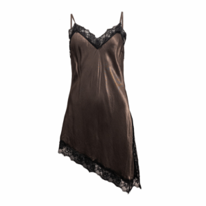 Must have top 700 fra Costa Mani med asymmetrisk kant. Smuk top med blondekant. Farve: choko Kvalitet: 100% viskose