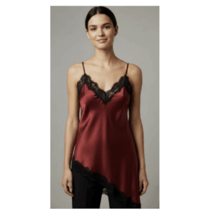 Must have top 700 fra Costa Mani med asymmetrisk kant. Smuk top med blondekant. Farve: rød Kvalitet: 100% viskose