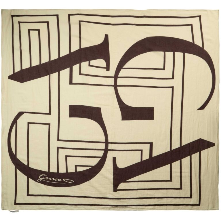 Mira Go tørklæde fra Gossia. Lækkert stort bomuldstørklæde med grafisk print. Cool udtryk, nemt at style. Tørklædet findes i off white/sort og sart gul/brun. 100% bomuld.