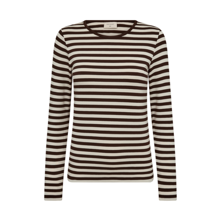 Liana langærmet t-shirt fra Freequent i en blød kvalitet med kontraststriber. Derudover er t-shirten enkel i modellen med rib i den runde halsudskæring samt en smal pasform. Findes i flere farver. Lange ærmer Rund halsudskæring med rib Smal pasform Kontraststriber Kvalitet: 95% viskose 5% elastan