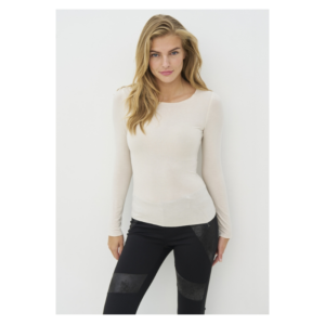 Clay Tee fra Nü er en lækker blød basic top med lange ærmer. Toppen findes i creme og sort.