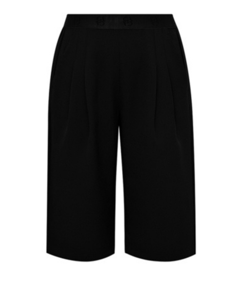 Tekla Go Bermuda Shorts i sort fra Gossia.