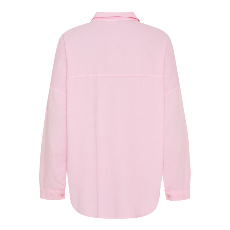 Mdc Coline skjorte fra Marta du Chateau i blød baby fløjl.  Skjorten er onesize og har lommer på fronten.  ONESIZE Brystmål: 62 cm. Længde: 82 cm. 100% bomuld Farve: blå