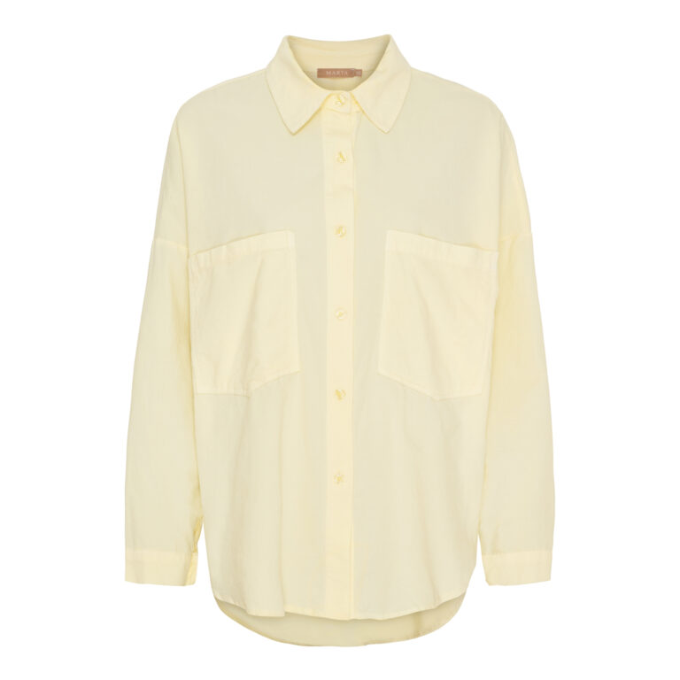 Mdc Coline skjorte fra Marta du Chateau i blød baby fløjl.  Skjorten er onesize og har lommer på fronten.  ONESIZE Brystmål: 62 cm. Længde: 82 cm. 100% bomuld Farve: gul