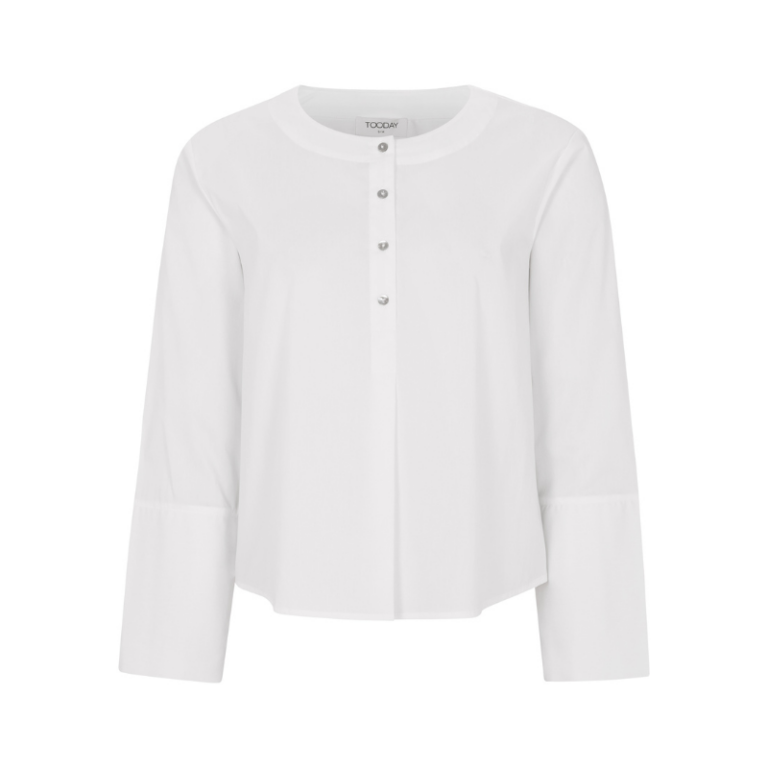 Amara bluse fra Tooday. Sød enkel skjorte med knapper og rund hals. Findes i hvid og lyseblå. Kvalitet: 65% Cotton 32% Nylon 3% Elasthane Farve: lyseblå Oplev mere fra TOODAY – et nyt, lækkert dansk modemærke med enkle og casual styles til din garderobe. Kollektionerne byder på gode kvaliteter til skarpe priser og et bredt udvalg af skjorter, strik, bukser og kjoler. Se mere fra Tooday her og find dine nye favoritter. Bliv inspireret på vores sociale medier her: