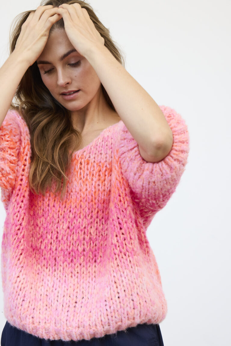 Britt strik med korte ærmer fra Tooday